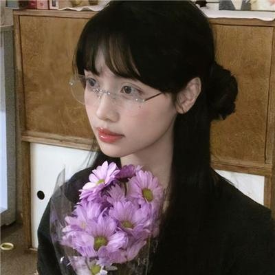 芒果和红色轮椅